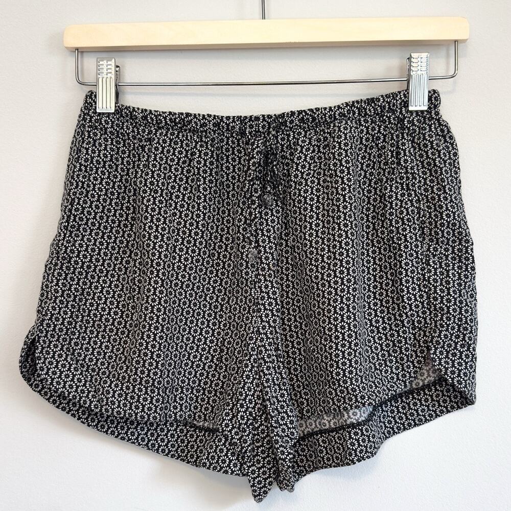 Brandy Melville Women's Shorts | Black and White Floral Pattern Baggy Pockets